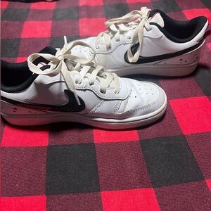 Nike Court Borough Low 2